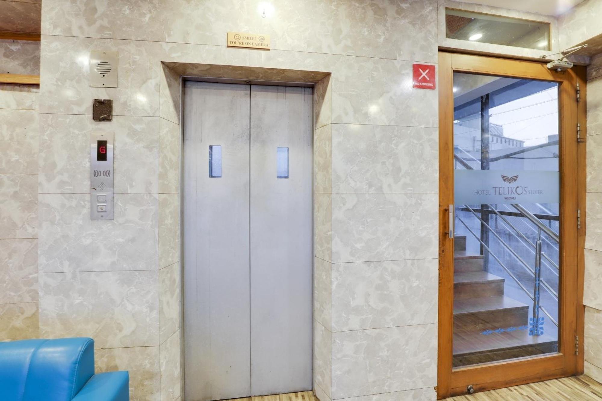 Oyo Hotel Dash Vadódara Exteriér fotografie